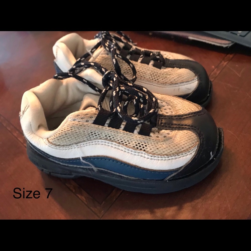 Nike sneakers size 7